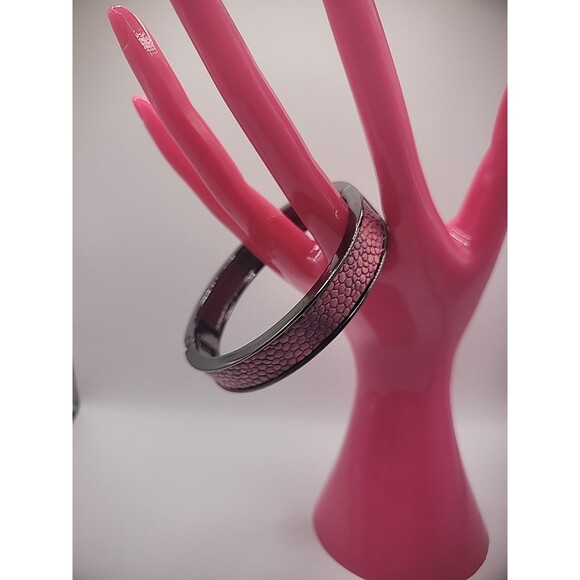 Vintage Premier Designs Bracelet Bangle Pink Faux Scales Gray Tone Hinged - Picture 8 of 15